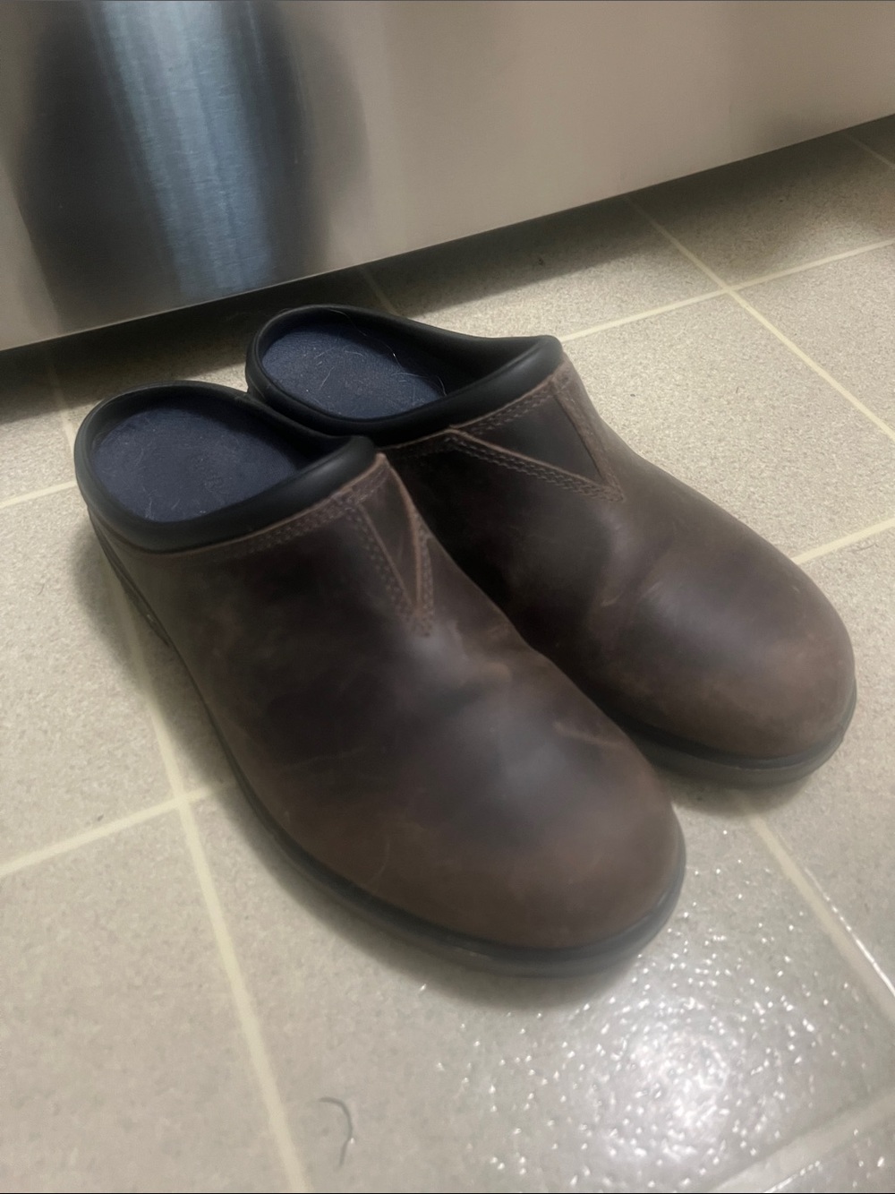 Womenโs Blundstone Slip-On Leather Clog - Brown